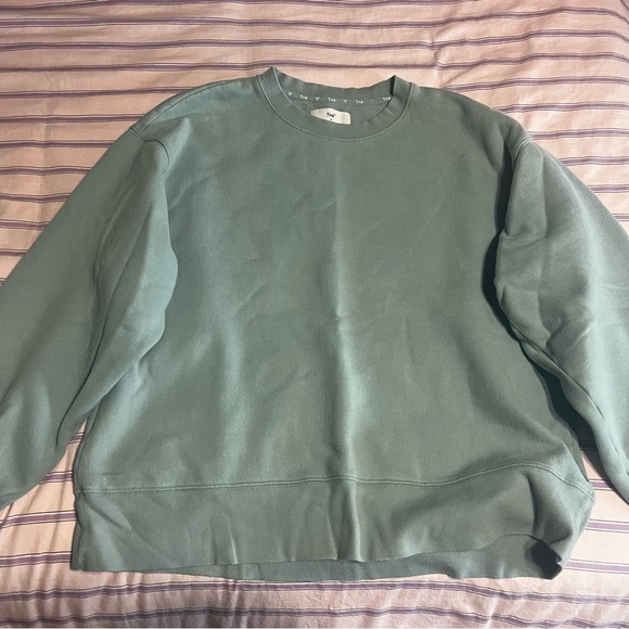 Aritzia Tops - Aritzia TNA Crewneck